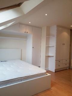 Studio to rent, Cranbrook Park, Wood Green