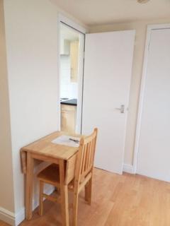 Studio to rent, Cranbrook Park, Wood Green