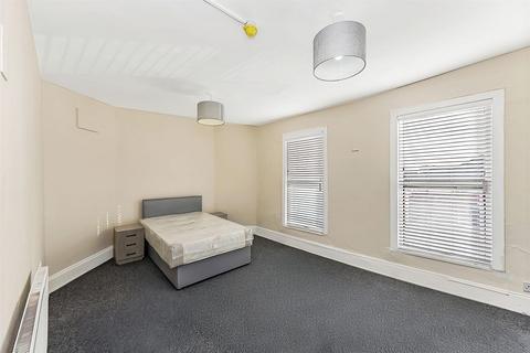 undefined, High Road, Woodford Green