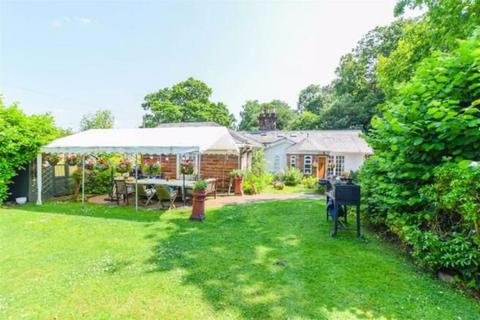undefined, Birkenhead Road, Willaston, CH64