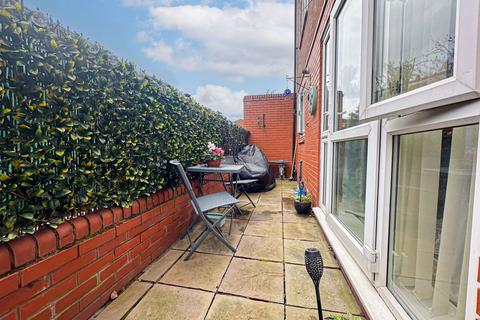2 bedroom flat for sale, Pitville Road, Liverpool, L18
