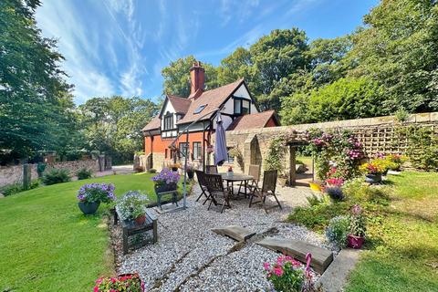3 bedroom detached house for sale, Noctorum Lane, Prenton, CH43