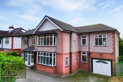 Menlove Avenue, Liverpool, L18