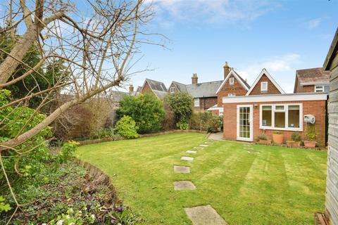 4 bedroom end of terrace house for sale, Marden Road, Staplehurst
