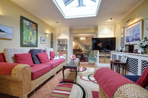 4 bedroom end of terrace house for sale, Marden Road, Staplehurst
