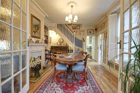 4 bedroom end of terrace house for sale, Marden Road, Staplehurst