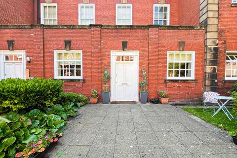 Springhill Court, Liverpool, L15