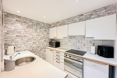 2 bedroom flat for sale, Royal Quay, Liverpool, L3