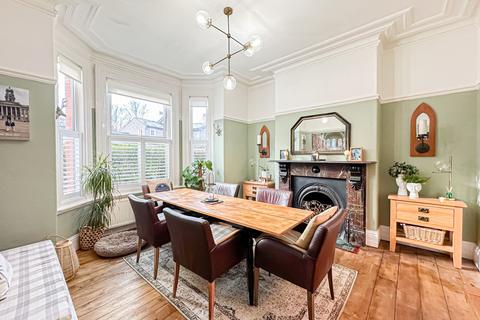 4 bedroom detached house for sale, Victoria Mount, Prenton, CH43