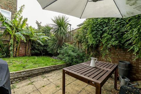 2 bedroom apartment to rent, Sumatra Road, London, NW6