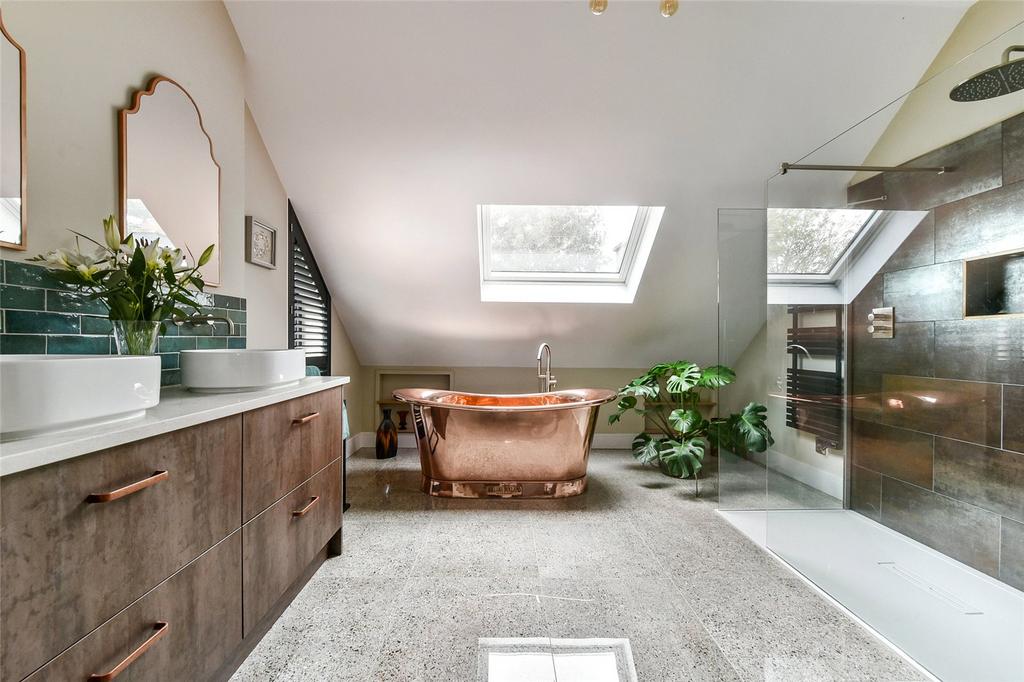 En-Suite Bathroom