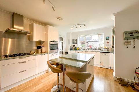 undefined, Eton Drive, Thornton Hough, CH63