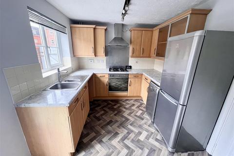 3 bedroom end of terrace house to rent, Dickens Heath Road, Dickens Heath