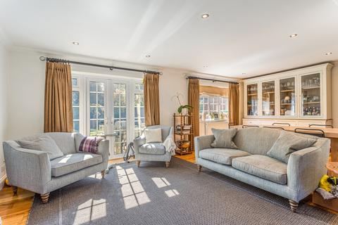 5 bedroom detached house to rent, Eghams Wood Road Knotty Green HP9