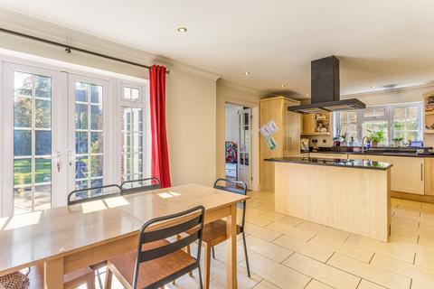 5 bedroom detached house to rent, Eghams Wood Road Knotty Green HP9