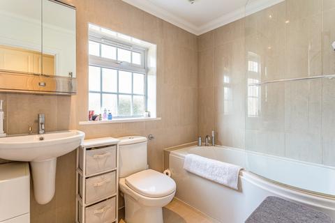 5 bedroom detached house to rent, Eghams Wood Road Knotty Green HP9