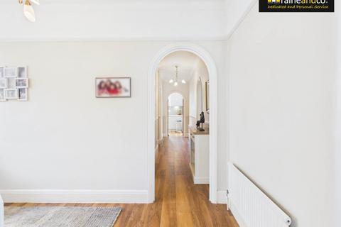 2 bedroom bungalow for sale, Sherwood Avenue, Potters Bar