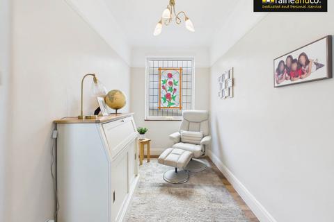 2 bedroom bungalow for sale, Sherwood Avenue, Potters Bar