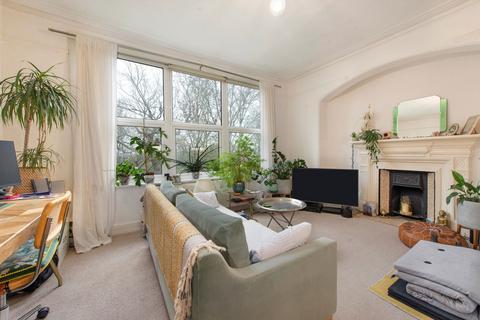 undefined, Kings Avenue, London N10