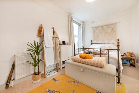 undefined, Kings Avenue, London N10