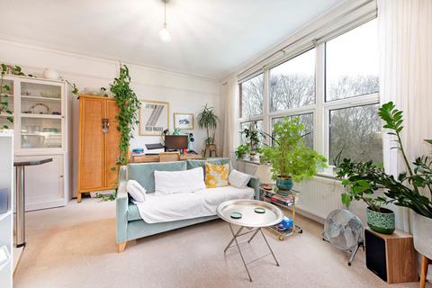 undefined, Kings Avenue, London N10
