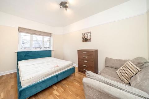 2 bedroom flat to rent, Crown Road, London N10