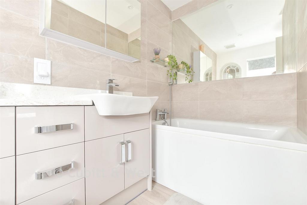 En-Suite Bathroom