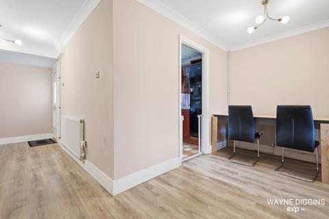3 bedroom terraced house for sale, Howell Road, Stanford-le-hope SS17