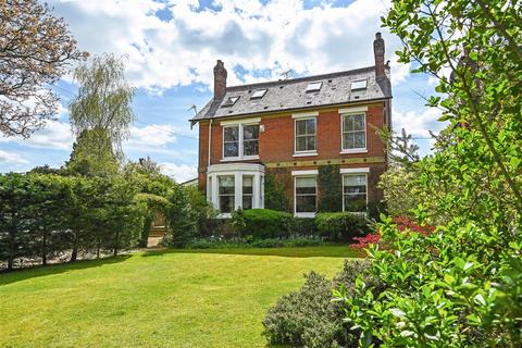 undefined, The Crescent, Romsey, Hampshire