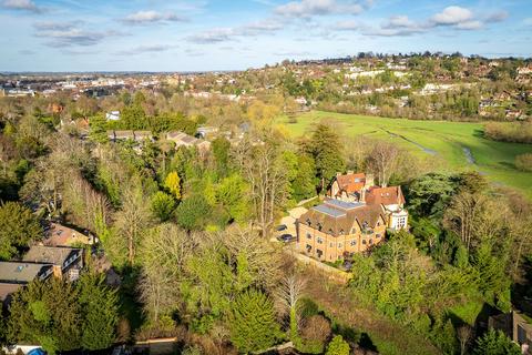 undefined, Portsmouth Road, Guildford, Surrey, GU2