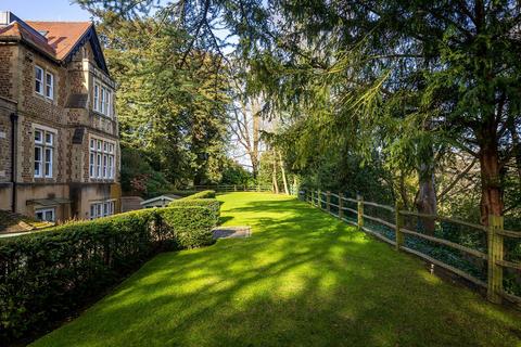 undefined, Portsmouth Road, Guildford, Surrey, GU2