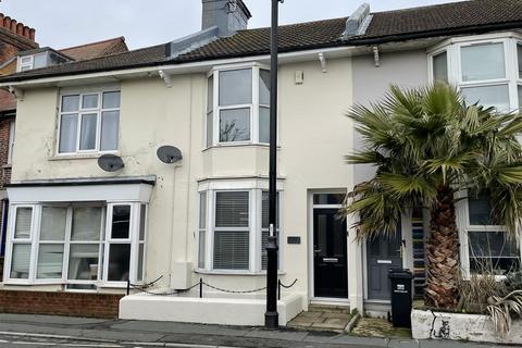 3 bedroom terraced house to rent, New Road, Littlehampton BN17