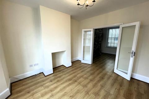 3 bedroom terraced house to rent, New Road, Littlehampton BN17