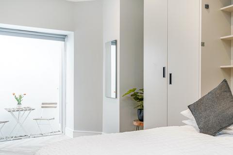 Studio to rent, at Hanger Lane, 15 Hanger Lane W5