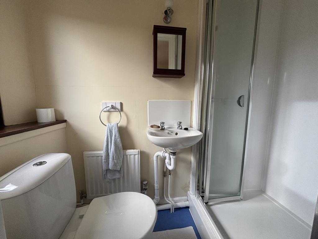 En suite to bedroom 3