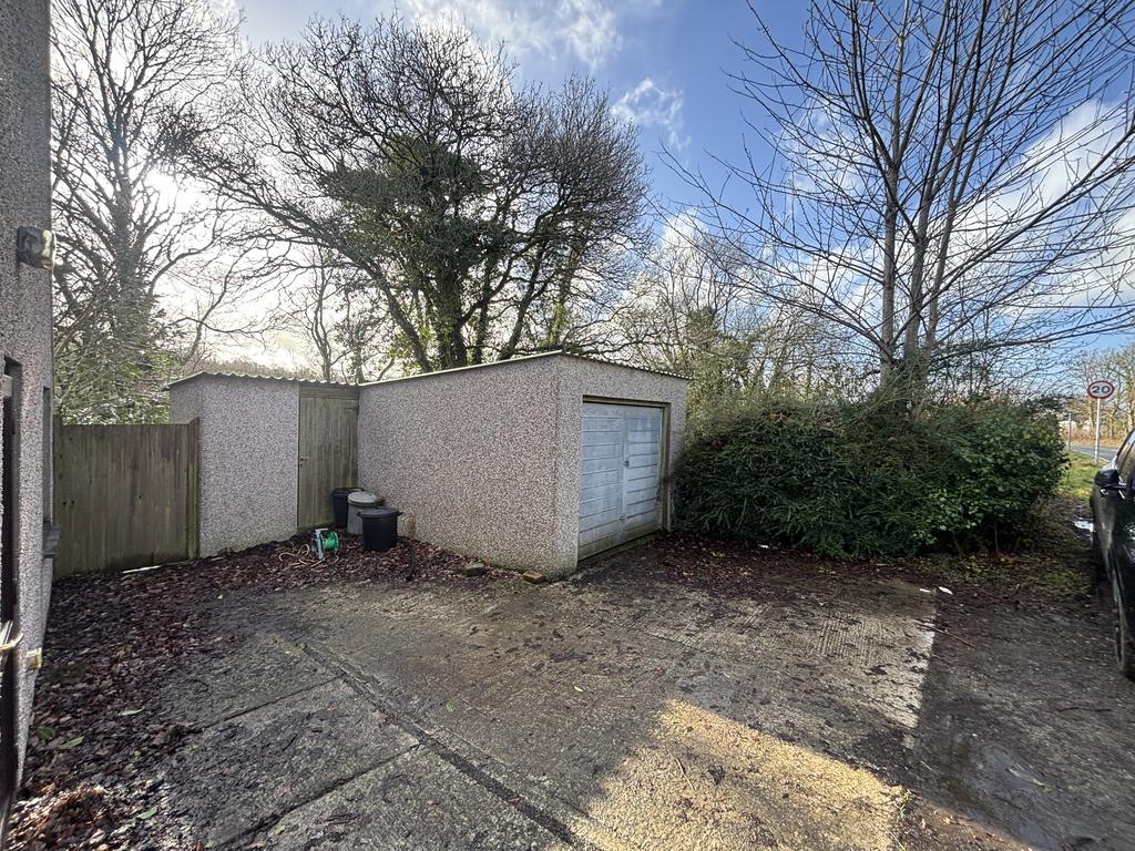 Detached garage