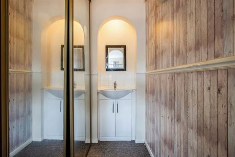 2 bedroom flat for sale, Garrison Close, London SE18
