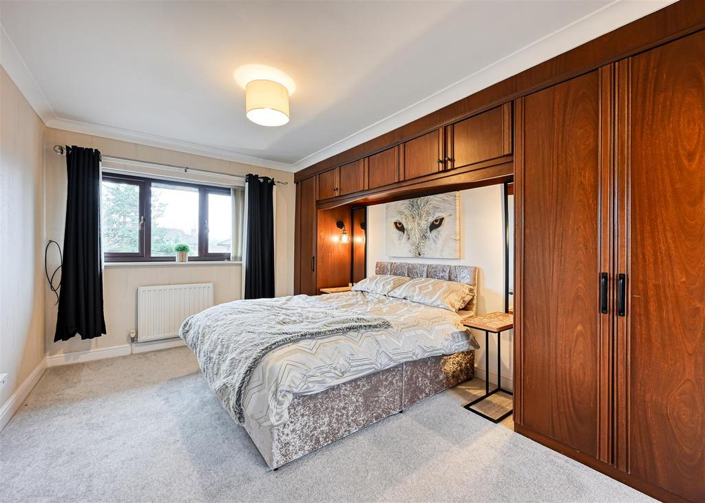 15 Midhurst Grove-14.jpg