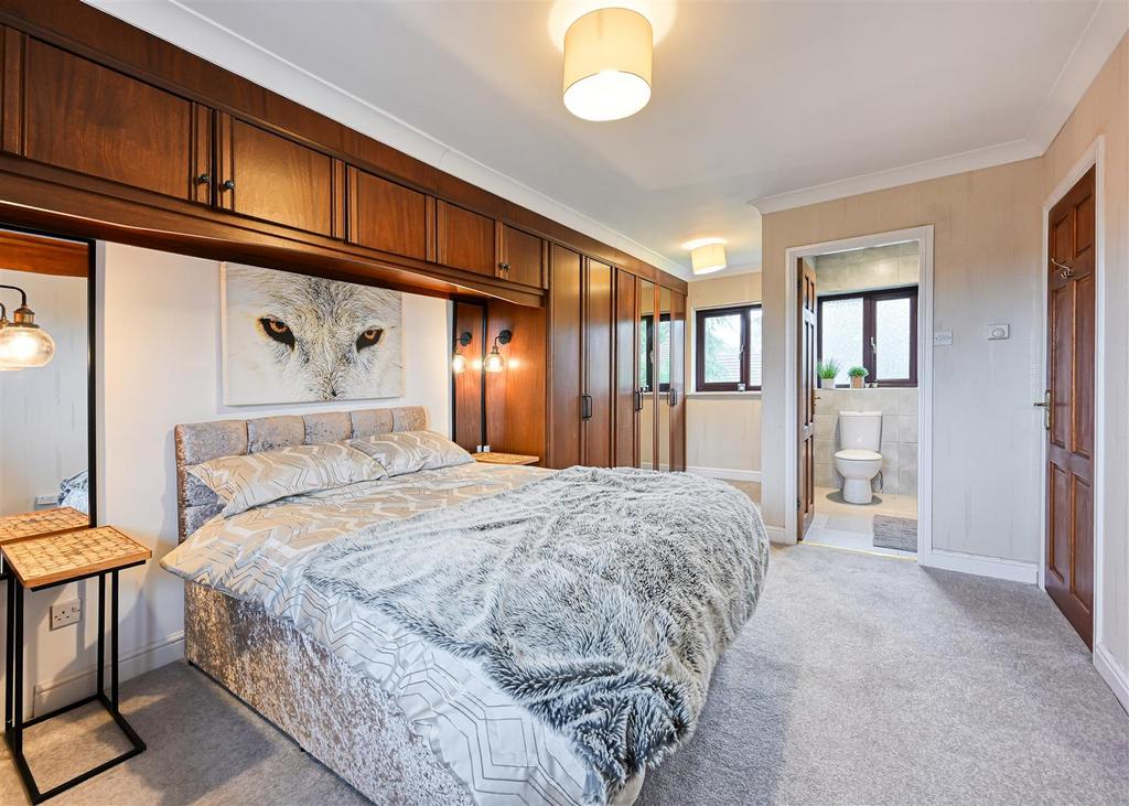 15 Midhurst Grove-15.jpg