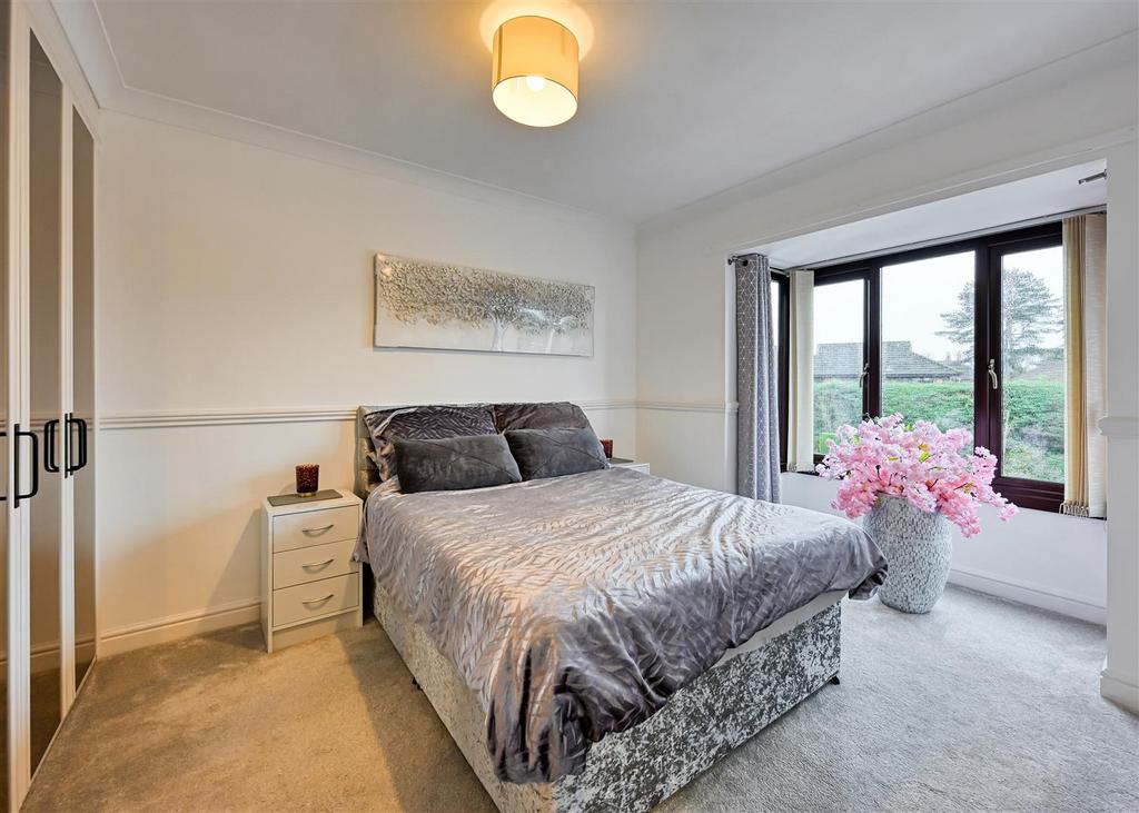 15 Midhurst Grove-11.jpg