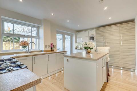 3 bedroom detached house for sale, Truro Crescent, Rayleigh, SS6