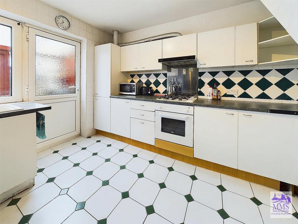 CAM02633 G0-PR0243-STILL004.jpg