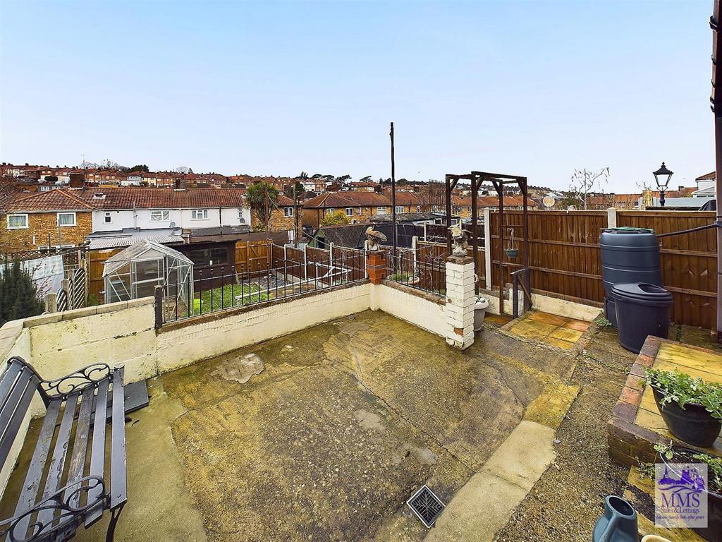 CAM02633 G0-PR0243-STILL008.jpg