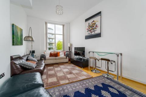 3 bedroom apartment for sale, Great West Road, Brentford TW8
