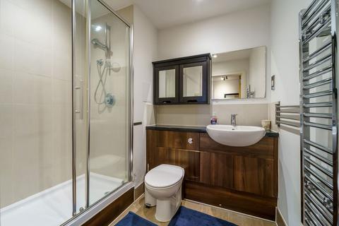 3 bedroom apartment for sale, Great West Road, Brentford TW8