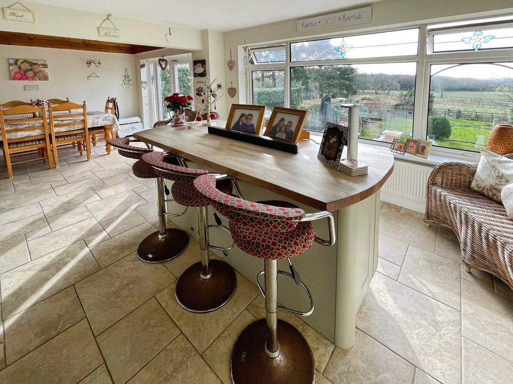 Breakfast/Family Area