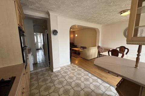 4 bedroom semi-detached house to rent, Clevedon Gardens,  Hounslow,  TW5