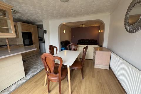 4 bedroom semi-detached house to rent, Clevedon Gardens,  Hounslow,  TW5