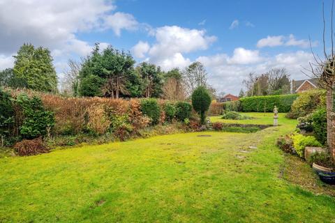 3 bedroom semi-detached house for sale, Kingswood Road, Tadworth KT20