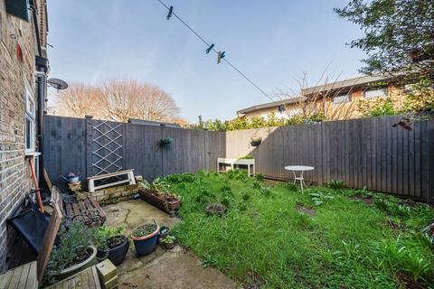 2 bedroom flat for sale, Seaford Road, London W13